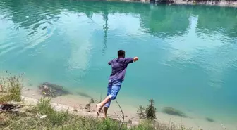 Adana'da Sıcak Havada Serinlemek İçin Salto Yapan Gençlerin Sözleri Dikkat Çekti