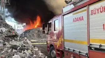 Adana'daki Geri Dönüşüm Fabrikasında Yangın Çıktı