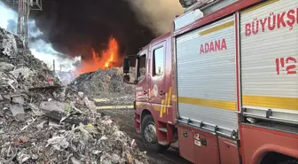 Adana'da Geri Dönüşüm Fabrikasında Yangın Kontrol Altına Alındı