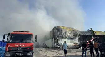 Adana'daki Geri Dönüşüm Tesisinde Yangın Kontrol Altına Alındı