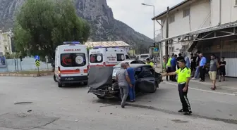 Adana'da Trafik Kazası: 3 Yaralı