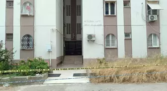 Adana'da Apartmanda Merdiven Çöktü, 20 Kişi Tahliye Edildi