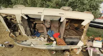 Adana'da Takla Atan Otomobilde 3 Yaralı