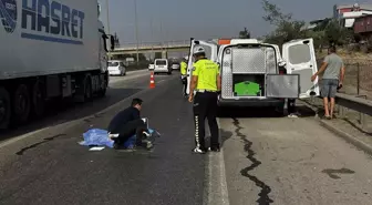 Adana'da Otoyolda Tırın Çarptığı Yaya Hayatını Kaybetti