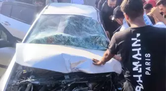 Adana'da Traktöre Çarpan Otomobilde 1 Kişi Hayatını Kaybetti