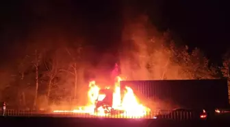 Adana'da Tır Yangını, Ormanlık Alana Sıçradı