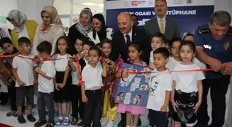 Depremde Hayatını Kaybeden Öğretmenin İsimleri Kütüphaneye Verildi