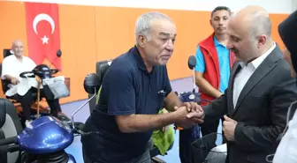 Adıyaman'da Depremzedelere Akülü Tekerlekli Sandalye Dağıtıldı