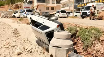 Besni'de Otomobil Devrildi: 5 Yaralı