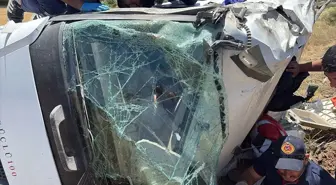 Gölbaşı'nda Tır Şarampole Devrildi: Sürücü Yaralı