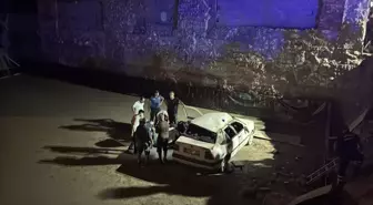 Adıyaman'da Otomobil İnşaat Temeline Devrildi: 4 Yaralı