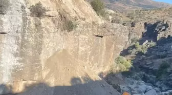 Adıyaman'da Kamyon Devrildi, Sürücü Hayatını Kaybetti