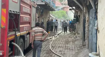 Akçadere Köyü'nde Yangın: İtfaiye Ekipleri Müdahale Etti