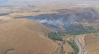 Afyonkarahisar'da Otluk Alanda Yangın Kontrol Altına Alındı