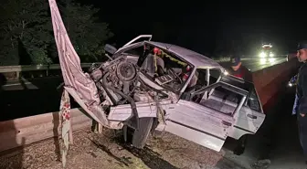 Afyonkarahisar'da Refüje Çarpan Otomobilde 7 Kişi Yaralandı