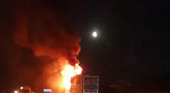 Afyonkarahisar'da Seyir Halindeki Tırda Yangın