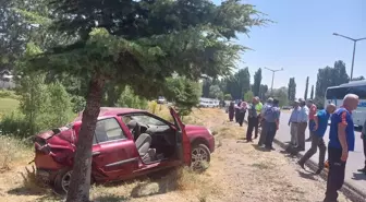 Afyonkarahisar'da Tırın Çarptığı Otomobilde 1 Ölü, 5 Yaralı