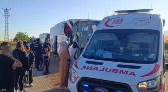 Afyonkarahisar'da Yolcu Otobüsü Tıra Çarptı: 9 Yaralı