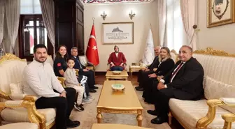 Afyonkarahisar Valisi Yiğitbaşı, başarılı iki personele belge verdi