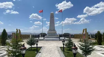 Ağrı'da çevre düzenlemesi tamamlanan şehitlik ziyaret edildi