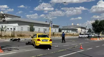 Ağrı'da Motosiklet ile Taksi Çarpıştı: Bir Çift Hayatını Kaybetti