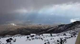 Ağrı Dağı'nda kar yağışı etkili oldu