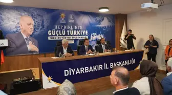 Prof. Dr. Halit Yerebakan Diyarbakır'da Sağlık Çalışanlarıyla Bir Araya Geldi