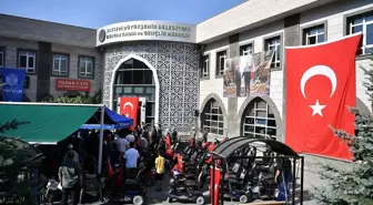 Özel Gereksinimli Vatandaşlara Akülü Araç Dağıtıldı