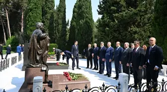 AK Parti heyeti, Bakü'de şehitlikleri ziyaret etti