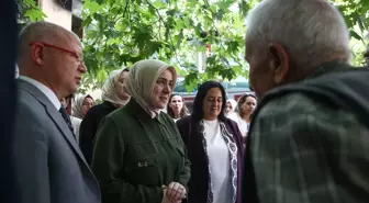 AK Parti Kadın Kolları Başkanı Ercan, Bursa'da orman yangınından etkilenen mahalleleri ziyaret etti Açıklaması