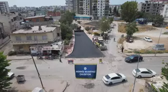 Mersin Akdeniz Belediyesi Yol Yenileme ve Kaldırım Düzenleme Çalışmalarına Devam Ediyor