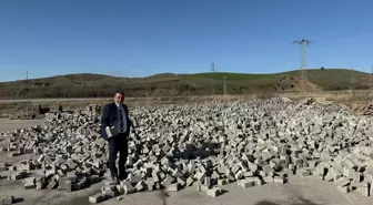 Sivas'ın Akıncılar İlçesinde Parke Taşı Döşeme Çalışmaları Devam Ediyor