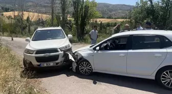 Sivas'ta İki Otomobil Çarpıştı: 1 Yaralı