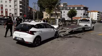 Aksaray'da Öğrenci Servisi ile Otomobil Çarpıştı: 8 Yaralı