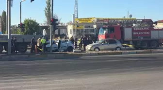 Aksaray'da Tır Çarpan Otomobilde Anne Hayatını Kaybetti, Oğlu Yaralandı