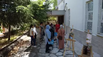 Antalya'da 'Kitap Kafası' Sergisi Açıldı