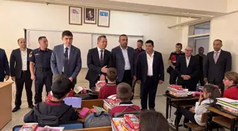 Alaçam'da 65 Mahalleye Kırtasiye Yardımları Dağıtıldı