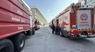 Alanya'daki Otelde Yangın: Ruhsatsız Faaliyetler Devam Ediyor