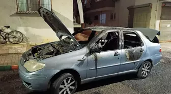 Antalya'da Park Halindeki Otomobilde Yangın Çıktı