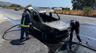 Antalya'da Seyir Halindeki Takside Yangın Çıktı