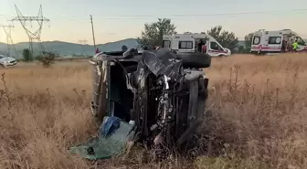 Amasya'da Hafif Ticari Araç Devrildi: 4 Yaralı