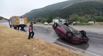 Taşova'da Otomobil Devrildi: 2 Yaralı
