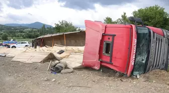 Amasya'da Devrilen Tırda 2 Yaralı