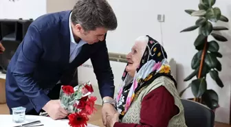 Amasya Valisi Bakan'dan şehit ailesi ve huzurevindeki yaşlılara bayram ziyareti