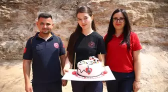 Mersin'de Sağlık Çalışanlarından İkiz Bebeklere Sürpriz Doğum Günü Kutlaması
