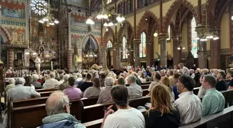 Amsterdam'da Barış Yürüyüşü Düzenlendi