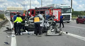 Anadolu Otoyolu'nda Otobüsle Çarpışan Otomobilde 3 Yaralı