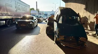 Kocaeli'de Zincirleme Trafik Kazası: Hamile Kadın Hastaneye Kaldırıldı
