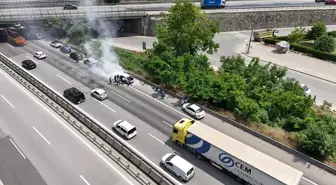 Anadolu Otoyolu'nda Seyir Halindeki Otomobilde Yangın