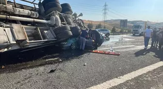 Ankara'da İş Mikseri Otomobile Çarptı: 6 Yaralı